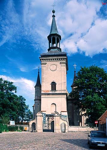 Osieczna, kościół 040618d polska europa fot. Wojciech Wójcik
