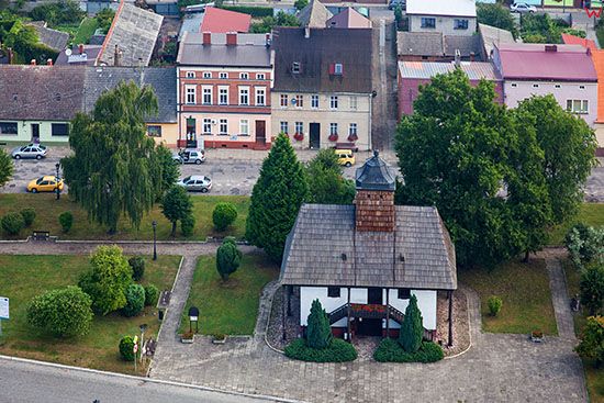 Sulmierzyce, ratusz miejski z 1743 roku. EU, Pl, Wielkopolskie. Lotnicze.