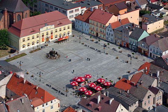 Darlowo, Plac Kosciuszki - rynek. EU, PL, Zachodniopomorskie. Lotnicze.