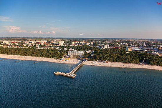 Kolobrzeg, panorama na miasto od strony morza. EU., Pl, Zachodniopomorskie. Lotnicze.