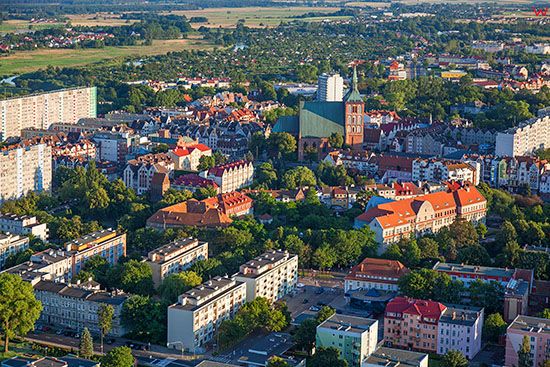 Kolobrzeg, panorama na centrum miasta od strony N. EU., Pl, Zachodniopomorskie. Lotnicze.
