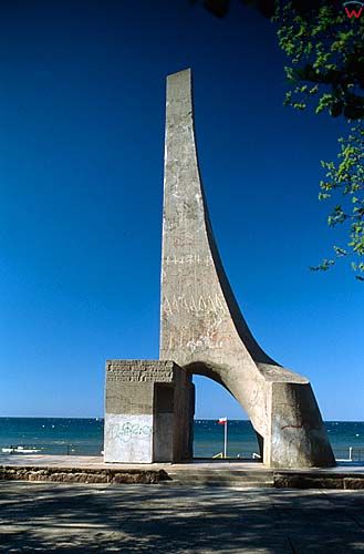 Kołobrzeg, pomnik zaślubin z morzem