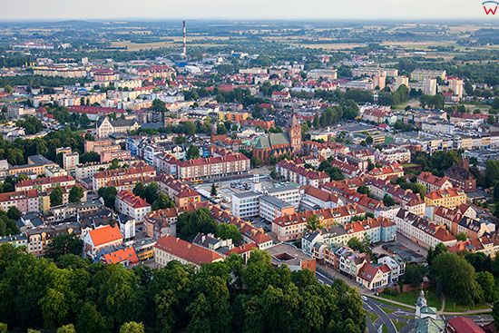 Koszalin, panorama na centrum Starego Miasta od strony NE. EU, Pl, Zachodniopomorskie. Lotnicze.