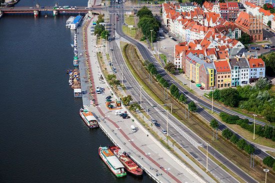 Szczecin, Bulwar Piastowski i Most Dlugi. EU, Pl, Zachodniopomorskie. Lotnicze.