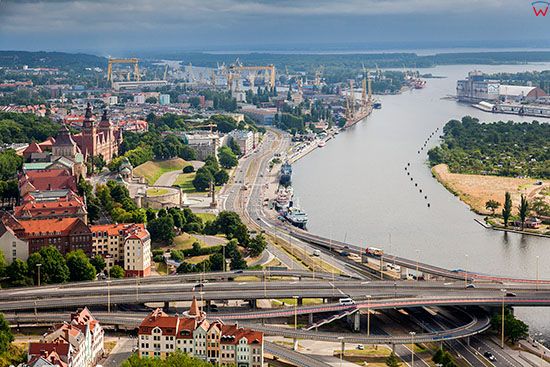 Szczecin, panorama na Bulwar Piastowski i Odre. EU, Pl, Zachodniopomorskie. Lotnicze.