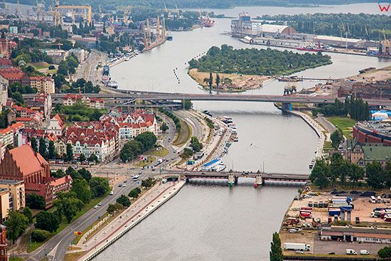 Szczecin, panorama na Odre i czesc Starego Miasta. EU, Pl, Zachodniopomorskie. Lotnicze.
