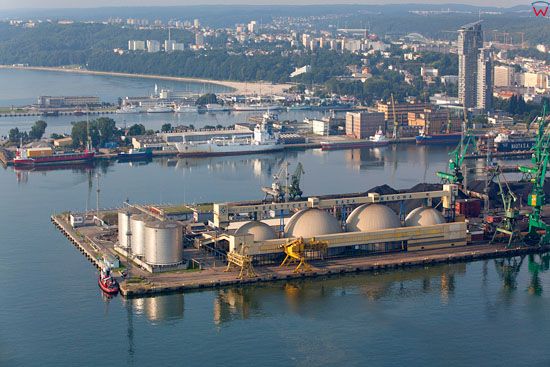 Port Gdynia, Nabrzeze Szwedzkie i Wendy. EU, Pl, pomorskie. Lotnicze.