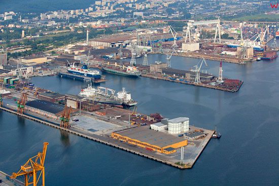 Port Gdynia. Nabrzeze Slowackie Basen V i VI. EU, Pl, pomorskie. Lotnicze.