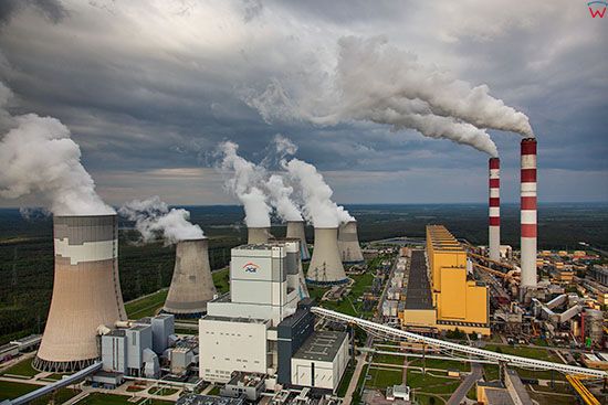 Belchatow, najwieksza w europie elektrownia zasilana weglem brunatnym. EU, Slaskie. Lotnicze.