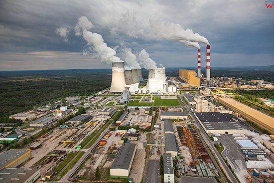 Belchatow, najwieksza w europie elektrownia zasilana weglem brunatnym. EU, Slaskie. Lotnicze.