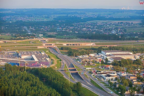 Gliwice, Centra Handlowe usytuowane u zbiegu autostrady A1 i A4. EU, PL, Slaskie. Lotnicze.
