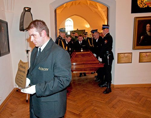 Uroczystosci pogrzebowe szczatkow Mikolaja Kopernika na olsztynskim zamku. 20.05.2010 r.