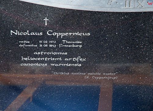 Uroczystosci pogrzebowe szczatkow Mikolaja Kopernika w Katedrze Fromborskiej - 22.05.2010 r. Plyta nagrobna.