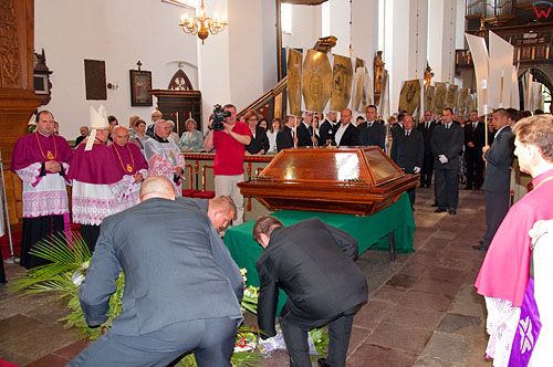 PL, warm-maz. Ponowny pochowek M. Kopernika, uroczystosci w Lidzbarku Warminskim. 21-05-2010r.