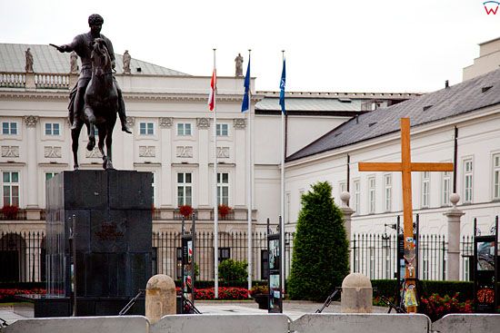 Warszawa 15.09.2010 r. Krzyz w przedzien przeniesienia do kaplicy Palacu Prezydenckiego.