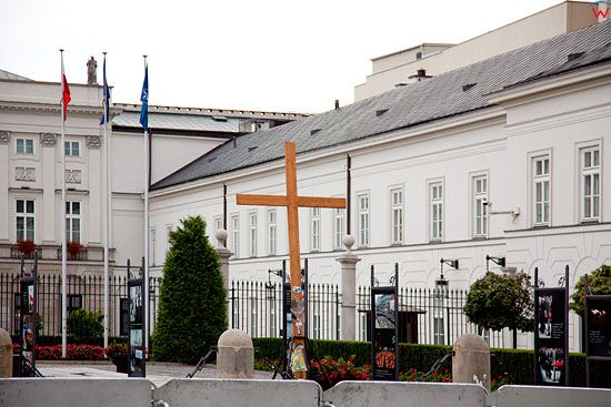 Warszawa 15.09.2010 r. Krzyz w przedzien przeniesienia do kaplicy Palacu Prezydenckiego.
