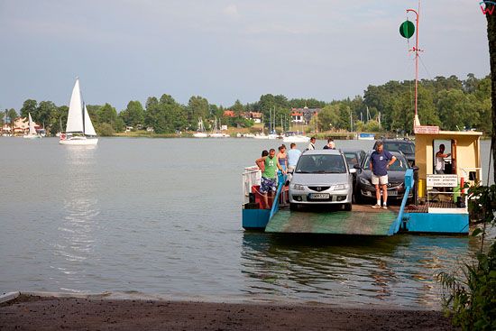Pl, warm-maz. Przeprawa promowa w Wierzbie na jeziorze Beldany.