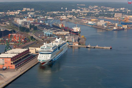 Gdynia Port, Nabrzeze Francuskie. EU, Pl, pomorskie. Lotnicze.