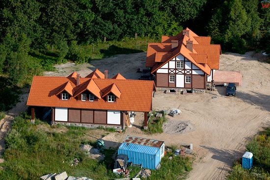 Posiadlosc Prezydenta Alksandra Kwasniewskiego na wschodnim brzegu jeziora Dabrowa Wlk. 04-08-2012r. EU, Pl, warm-maz. Lotnicze.