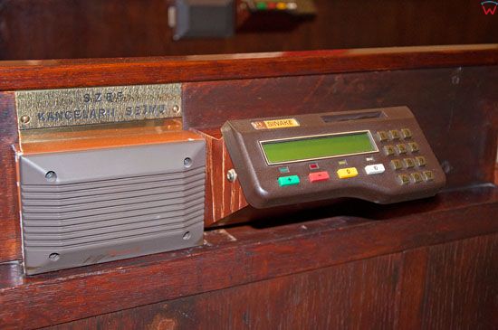 Pulpit do glosowania w Sejmie.