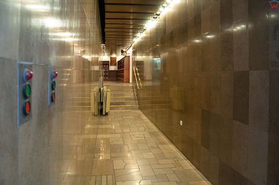 Skrytki poselskie w przejciu podziemnym laczacym Budynek Glowny z Nowym Domem Poselskim.
