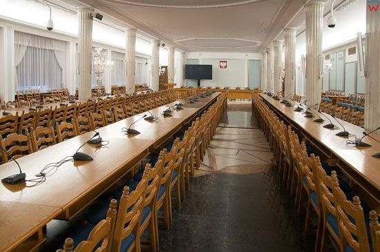 Sala im. Kazimierza Puzaka (Kolumnowa) w budynku Sejmu.