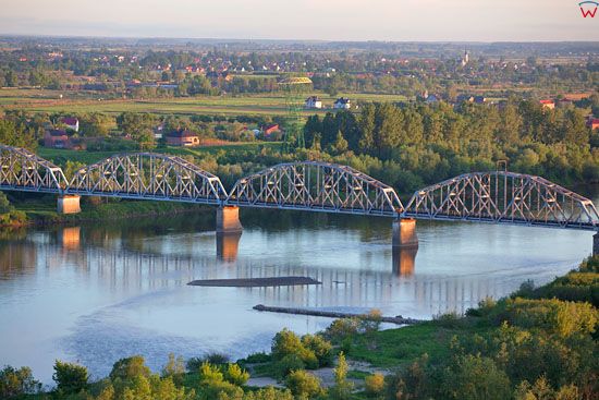 Most na Wisle w okolicy Sandomierza. EU, Pl, Swietokrzyskie. LOTNICZE.
