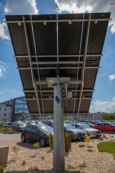 Katowice, Euro - Centrum Park Naukowo Technologiczny, grupa koncentrujaca sie na rozwoju technologi energooszczednych, n/z panel sloneczny automatycznie pozycjonujacy sie w strone slonca. EU, Slaskie.