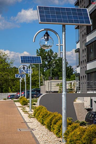 Katowice, Euro - Centrum Park Naukowo Technologiczny, grupa koncentrujaca sie na rozwoju technologi energooszczednych, n/z oswietlenie ulicy wykorzystujace panele sloneczne. EU, Slaskie.