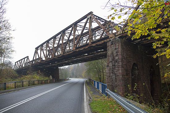 Ludwikowice Klodzkie, wiadukt kolejowy nad droga nr 381. EU, PL, Dolnoslaskie.