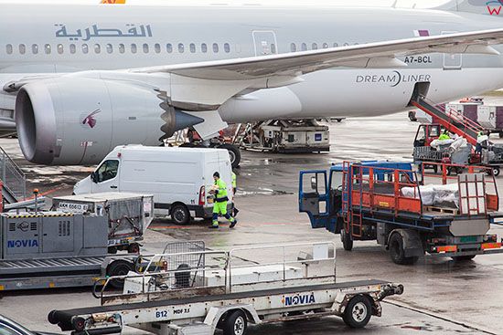 Kopenhaga-Kastrup 16.03.2014, port lotniczy. Zaladunek samolotow przed startem. EU, DNK.