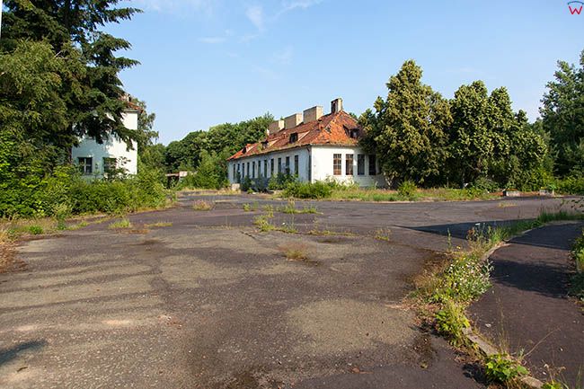 Legnica, opuszczony, poradziecki dawny szpital na terenie Lasku Zlotoryjskiego. EU, Pl, Dolnoslaskie.
