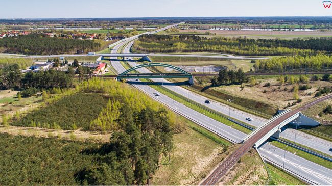 Brzoza, skrzyzowanie Autostrady Bursztynowej - A1 - S10 i drogi nr 91. Wezel Torun Poludnie. EU, PL, kujawsko-pomorskie. Lotnicze