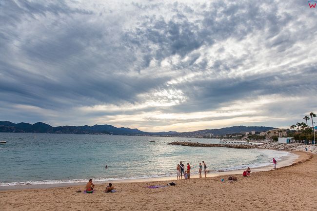 Cannes, (Francja) 14.09.2015 r. Boulevard du Midi nad Lazurowym Wybrzezem. Panorama w kierunku zatoki.