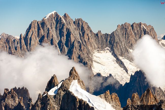 Aiguille du Midi 3842 m n.p.m. - Alpy (Francja) 09.09.2015 r. widok ze szczytu w kierunku Aiguille du Plan i Aiguille du Grepon.