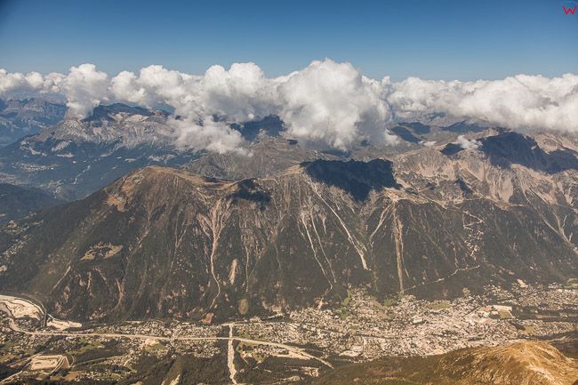 Aiguille du Midi 3842 m n.p.m. (Francja) 09.09.2015 r szczyt i jednoczesnie gorna stacja kolejki gorskiej. Panorama w strone Chaminix.
