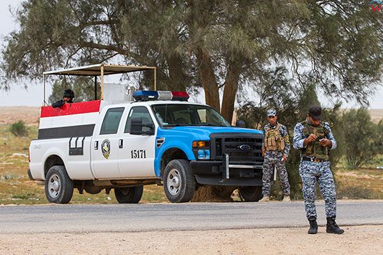 Irak, patrol policji w okolicy Al-Ukhaydir (okolica Karbali).