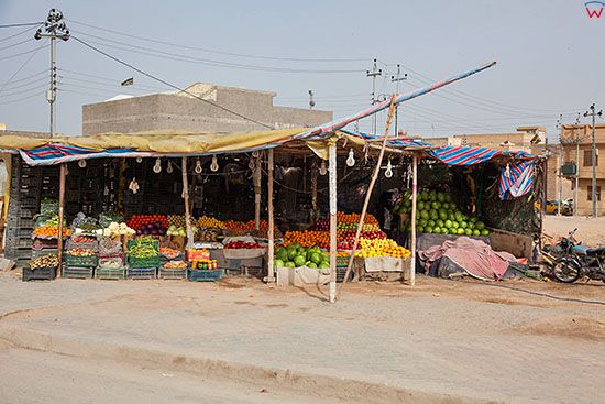 Irak, Karbala. Stoisko z owocami w centrum miasta.