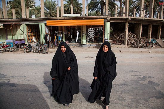 Irak, Karbala. Kobiety w centrum miasta.