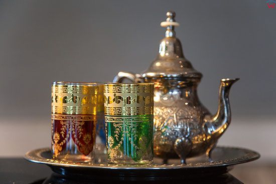Irak, Karbala 19.03.2014r. Ozdobny komplet do parzenia herbaty.