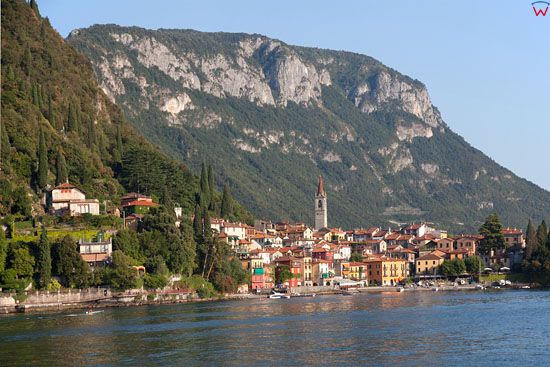 Varenna widoczna od strony jeziora Como. EU, Italia, Lombardia/Como.