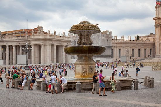 Watykan, fontanna Berniniego na Placu Swietego Piotra. EU, Italia.