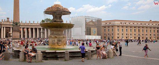 Watykan, fontanna Berniniego na Placu Swietego Piotra. EU, Italia.