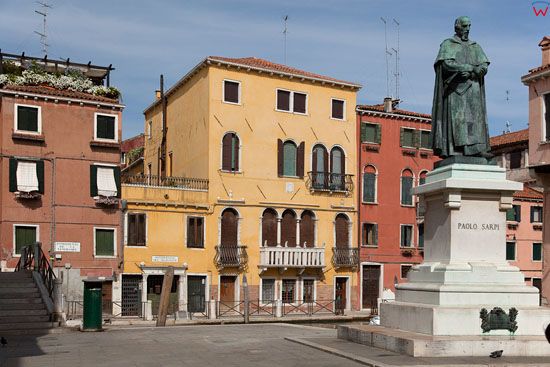 Wenecja, Rio Tera Maddalena. Pomnik Paolo Sarpi. EU, Italia, Wenecja Euganejska.