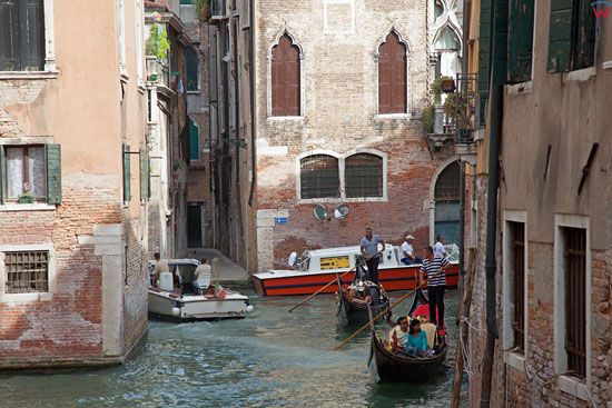 Wenecja, gondole przy Salita Fontego. EU, Italia, Wenecja Euganejska.