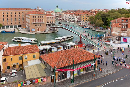Wenecja, Piazzale Roma, panorama na most Ponte della Costituzione. EU, Italia, Wenecja Euganejska.