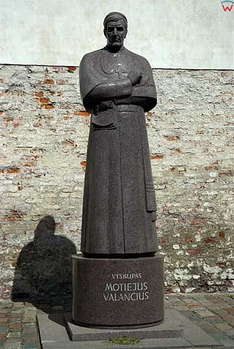 Litwa-Kowno (Kaunas). Pomnik Motiejus Valancius.