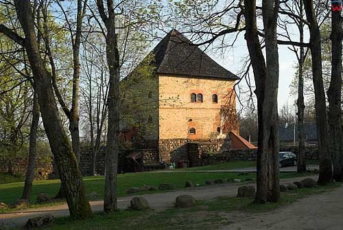 Litwa-Troki. Zrekonstruowana część starego zamku.