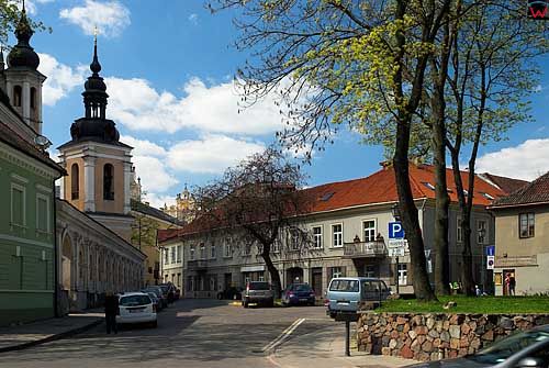 Litwa-Wilno. Ulica św. Michała z widocznym kościołem św. Michała.