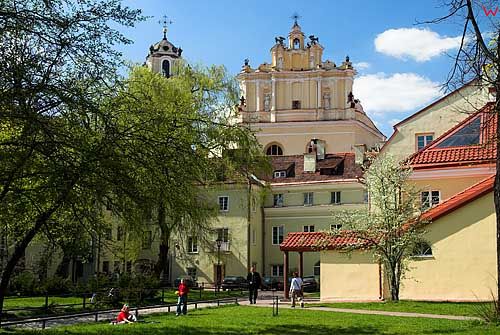 Litwa-Wilno. Plac przed kościołem św. Anny.